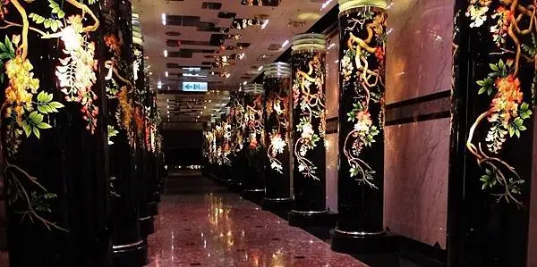 龍亨名商夜總會大廳環境