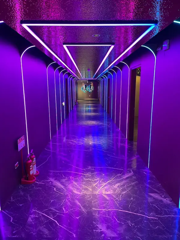 台中雪在燒(夜來香)KTV酒店大廳走廊環境實拍。