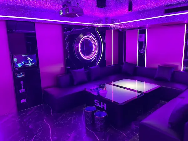 台中雪在燒(夜來香)KTV酒店包廂環境實拍。