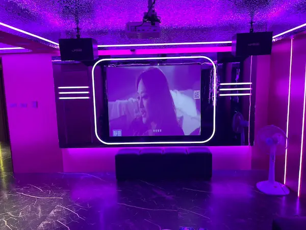 台中雪在燒(夜來香)KTV酒店包廂環境實拍。